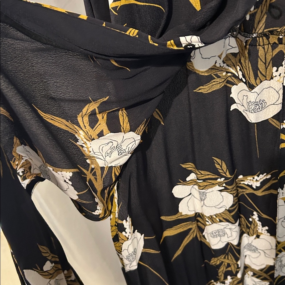 EUC Miss Selfridge Black Floral Long Sleeve kimono/robe. Size 10. - Picture 3 of 5